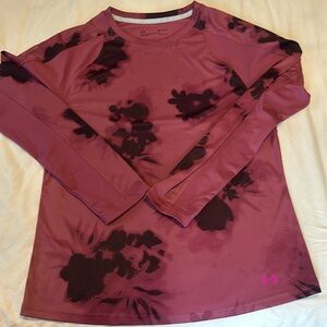 Women’s Under Armour Shirt Medium